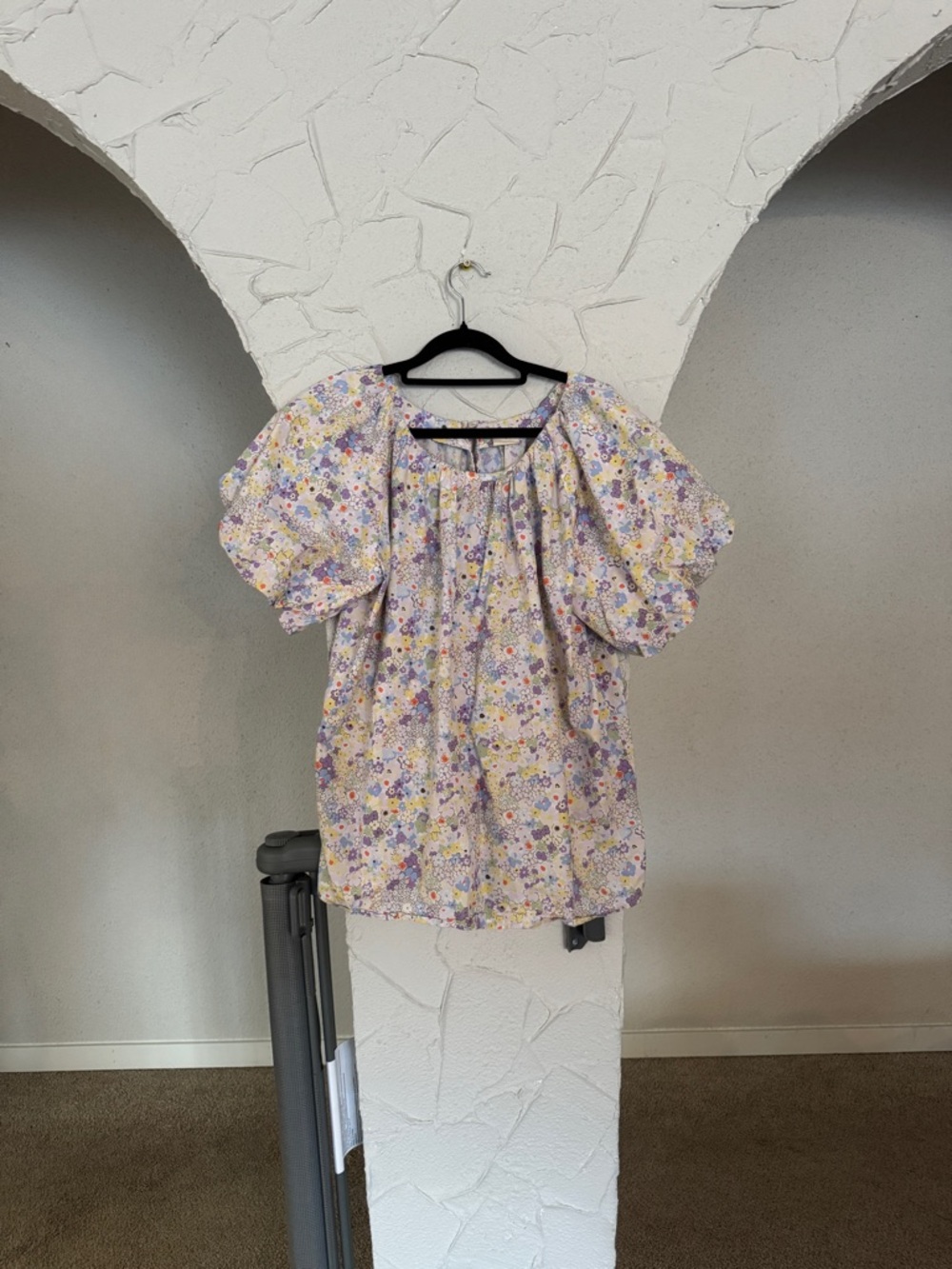 Levi’s Puff Sleeve Top